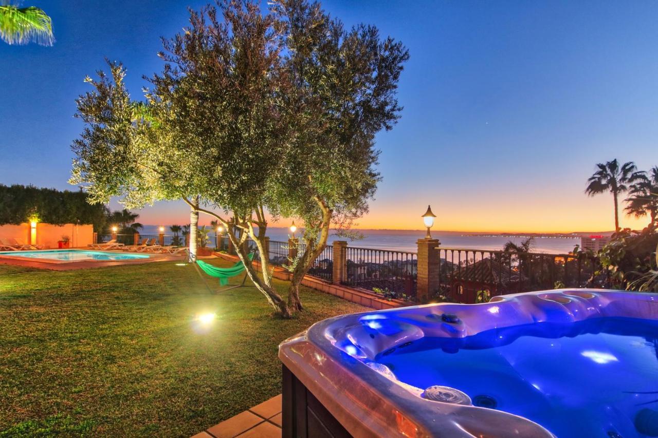 Beachside Villa With Panoramic Sea Views Benalmadena Exterior photo