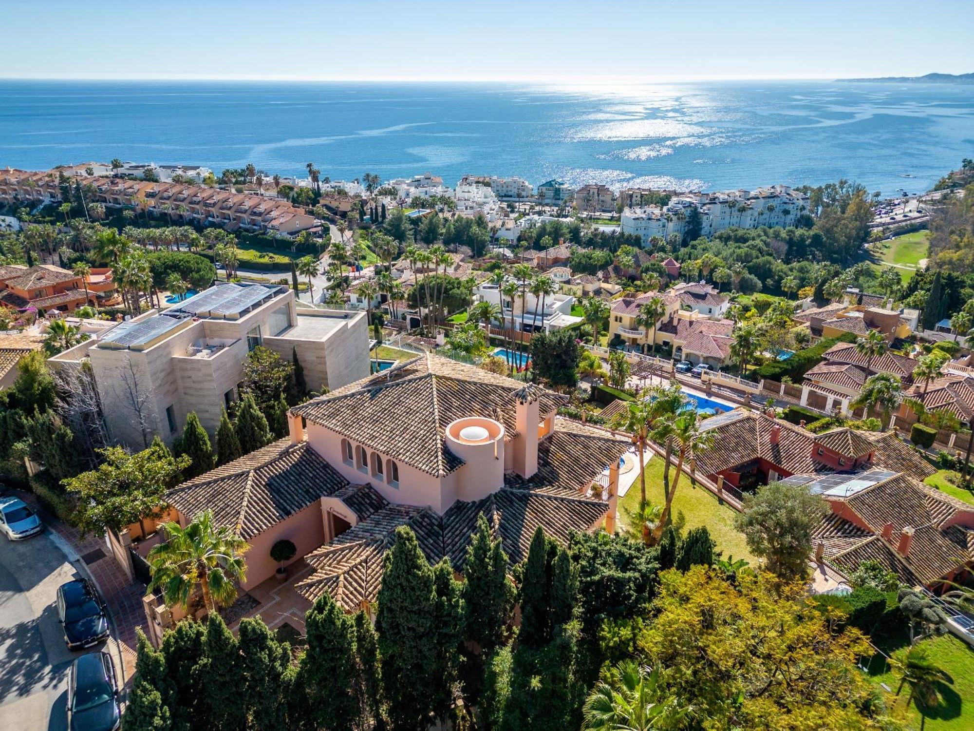 Beachside Villa With Panoramic Sea Views Benalmadena Exterior photo