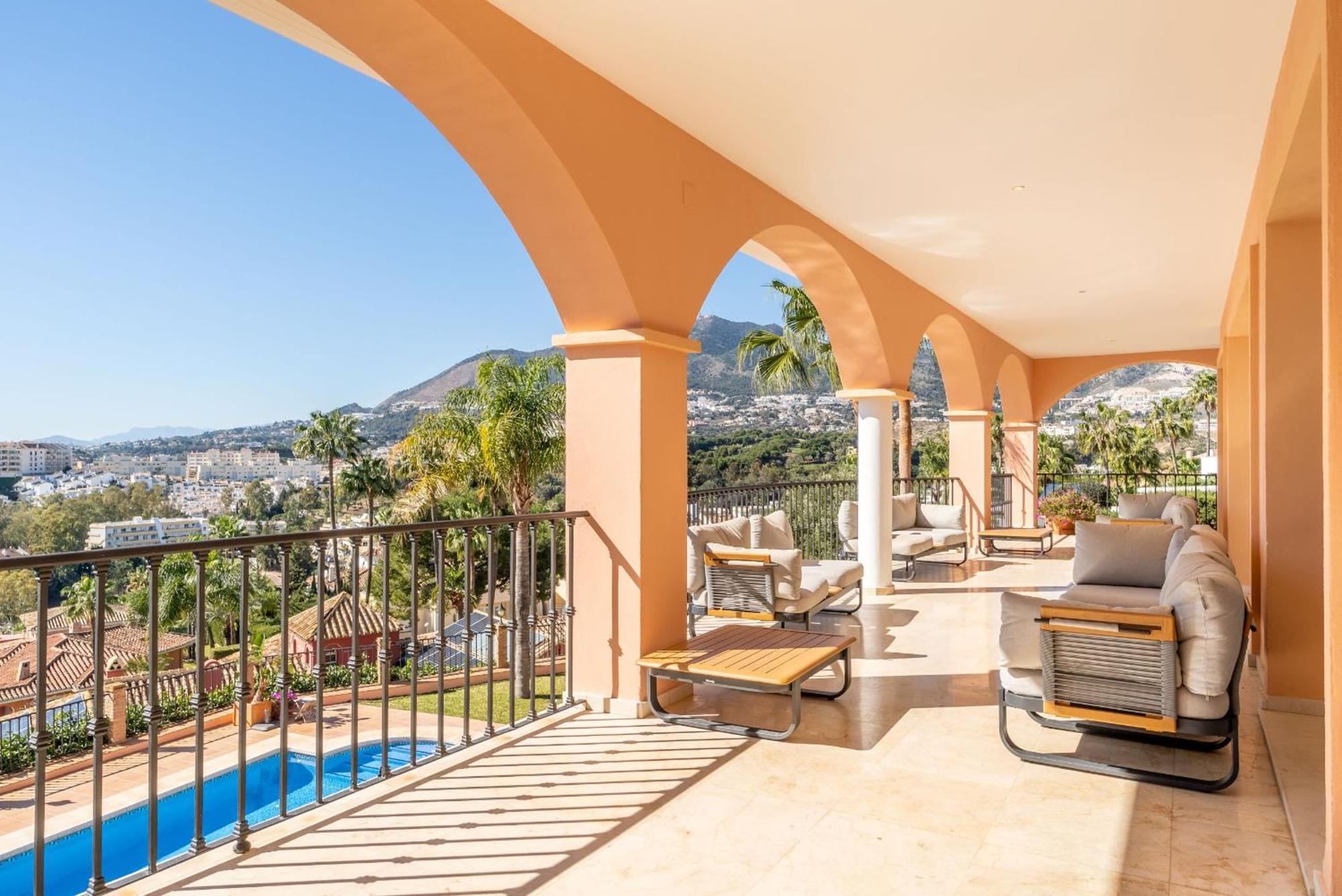 Beachside Villa With Panoramic Sea Views Benalmadena Exterior photo