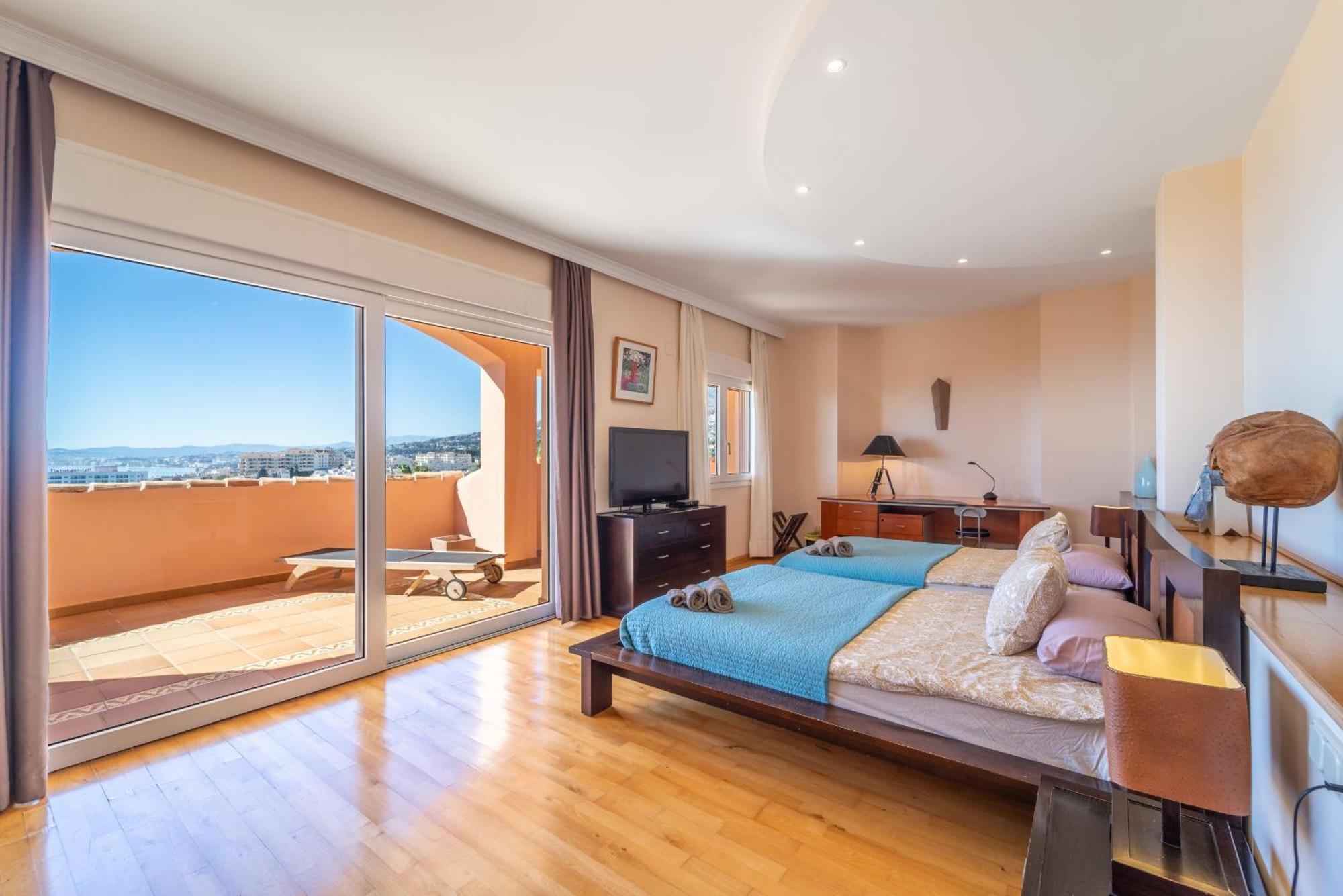 Beachside Villa With Panoramic Sea Views Benalmadena Exterior photo